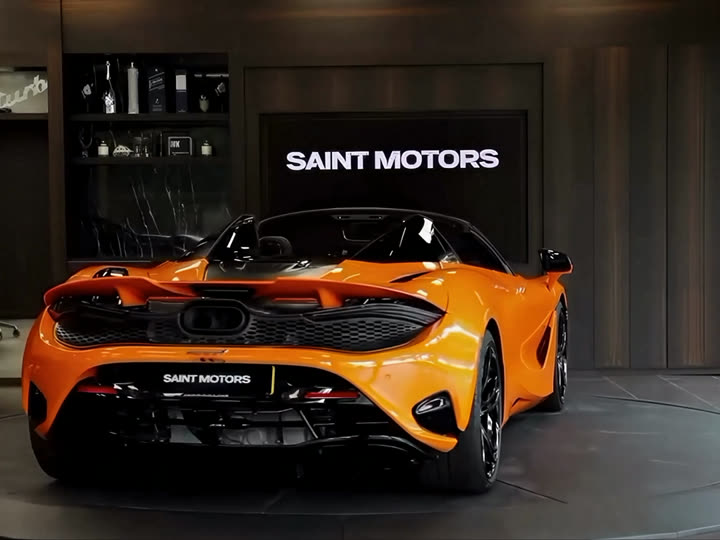 McLaren 750S Spider turning on a YılPlat at Saint Motors, frame 4