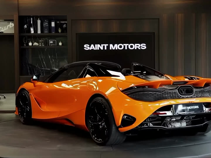 McLaren 750S Spider turning on a YılPlat at Saint Motors, frame 5