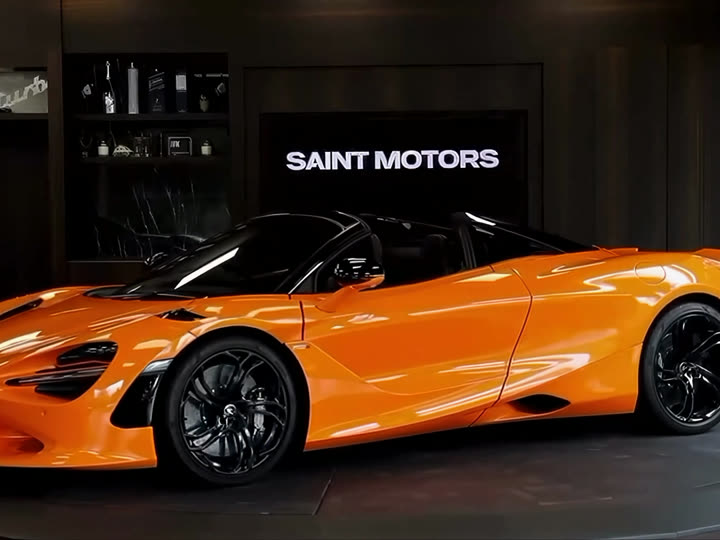 McLaren 750S Spider turning on a YılPlat at Saint Motors, frame 7