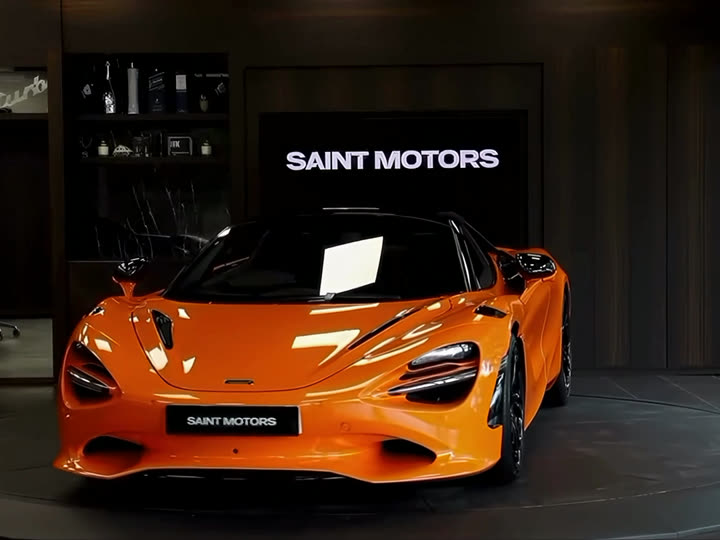McLaren 750S Spider turning on a YılPlat at Saint Motors, frame 8